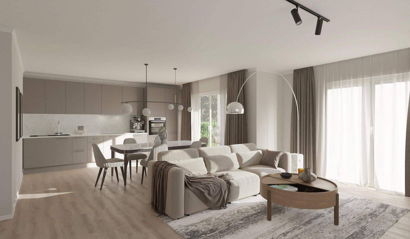 Ein geräumiges Wohnzimmer mit bodentiefen Fenstern