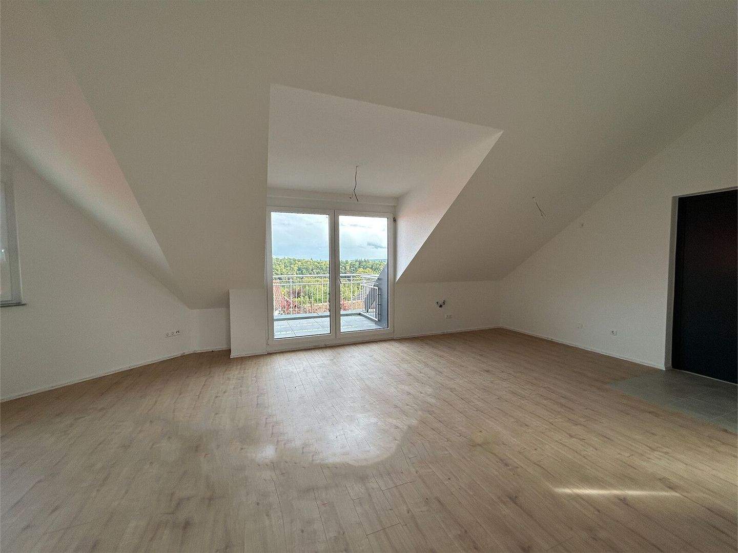 Thumbnail-Ihr neues Zuhause wartet: Erstbezug 3-Zimmer-Dachgeschosswohnung mit Einbauküche zu vermieten!