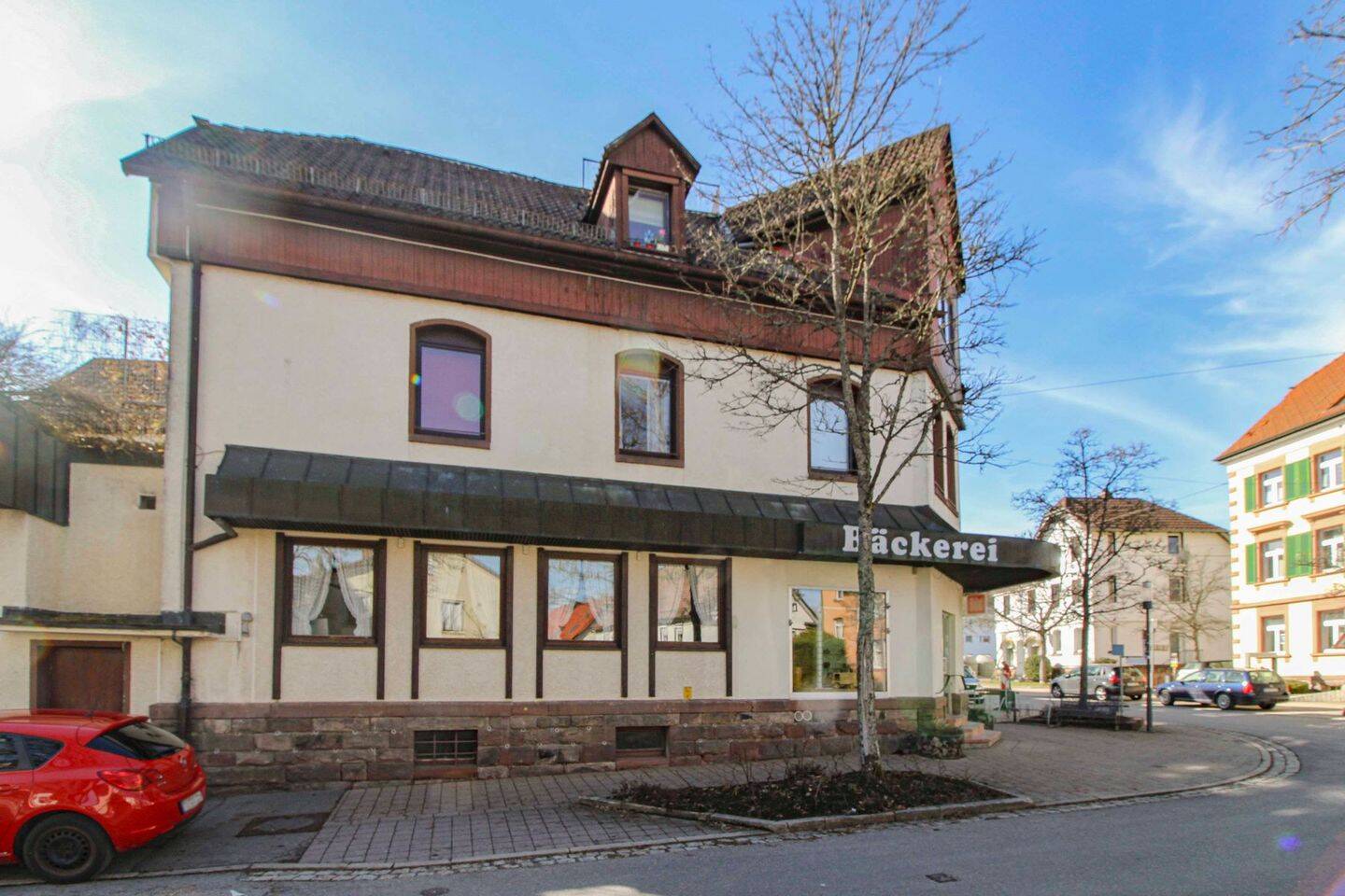 Thumbnail-3 Wohnungen + 3 Apartments + Bäckerei im Herzen der Kurstadt Königsfeld - Um- und Ausbaupotential