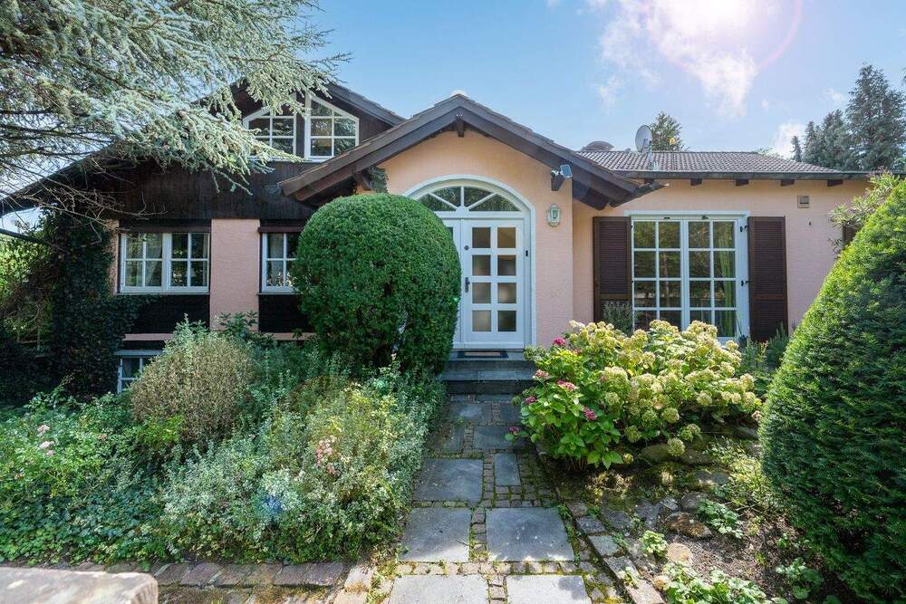 Thumbnail-AIGNER - Großzügiges Einfamilienhaus in begehrter Lage von MünsingAmmerland