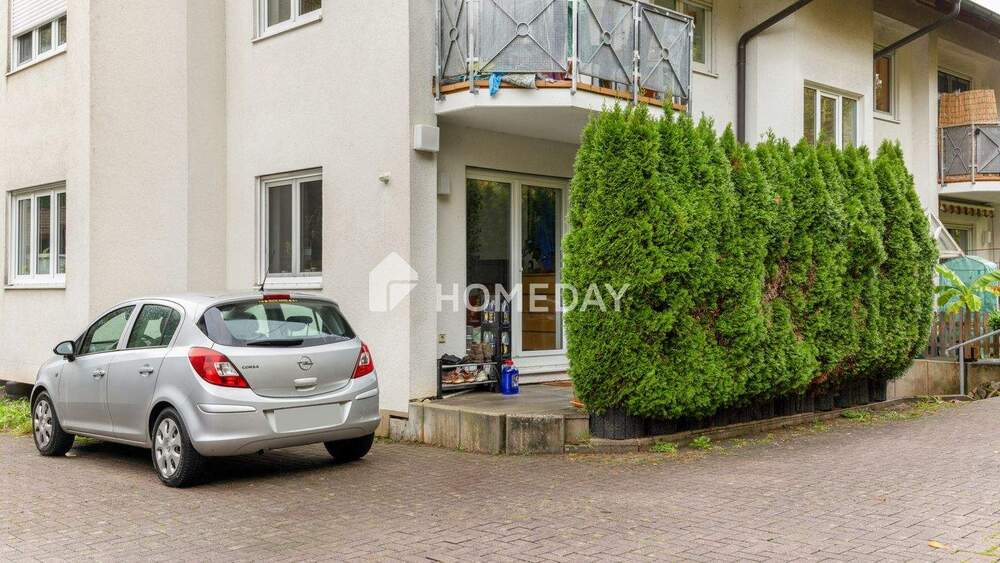 Thumbnail-Grün, ruhig, solide: Attraktive 3-Zimmer-Wohnung mit Terrasse und Stellplatz