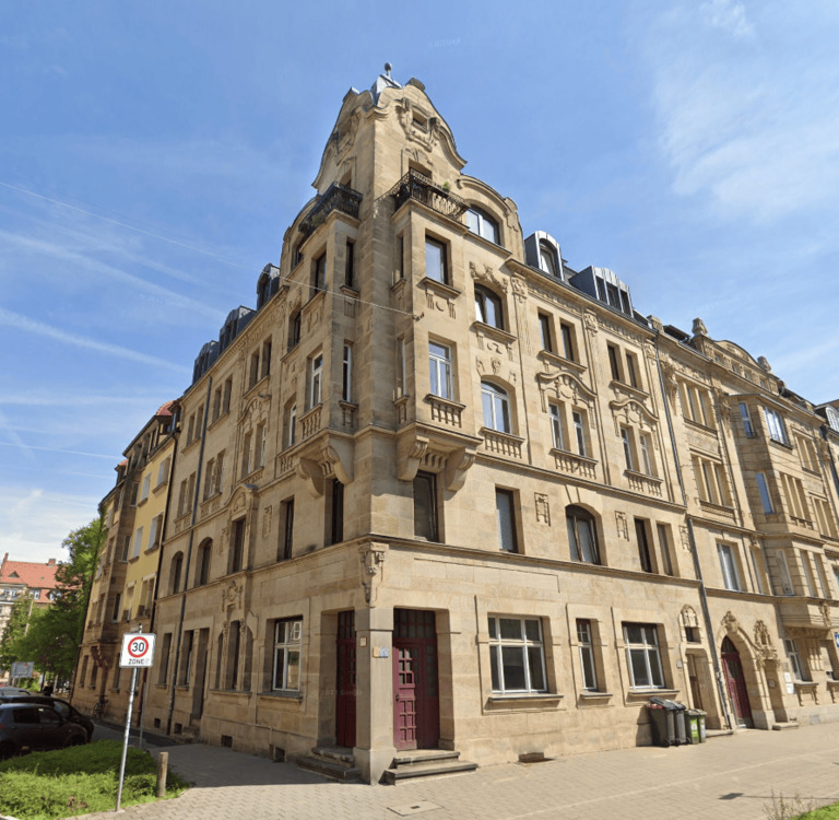 Thumbnail-3-Zimmer-Jugendstil-Wohnung mit Stuck und Balkon in der Nähe des Stadtparks