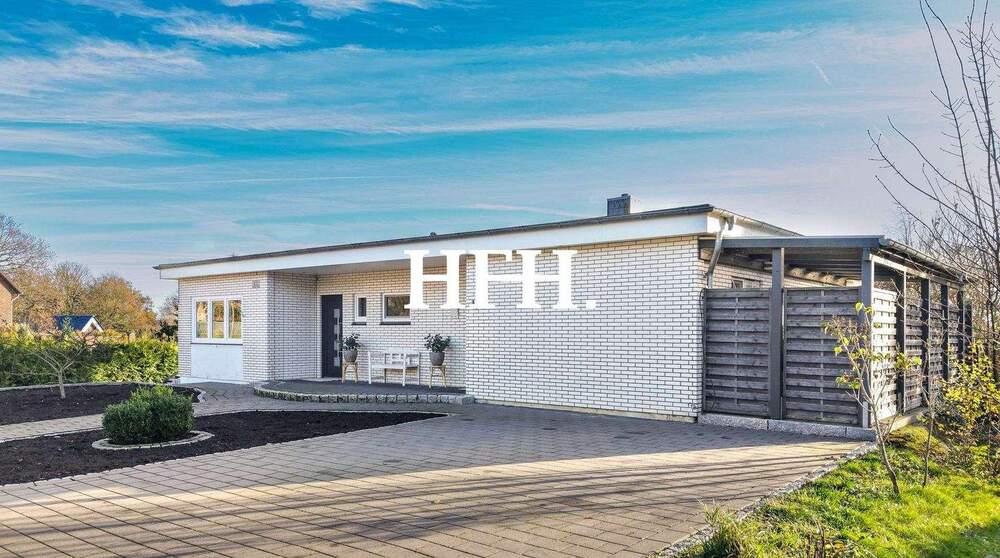 Thumbnail-Moderner Bungalow mit lichtreichem Untergeschoss und idyllischem Gartenparadies