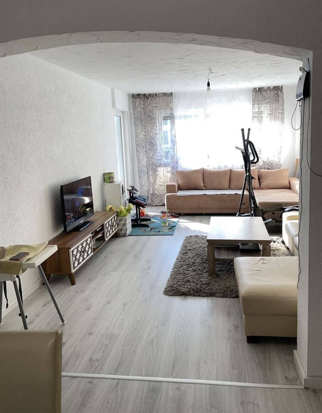 Thumbnail-*Einzigartige 4-Zimmer-Etagenwohnung*