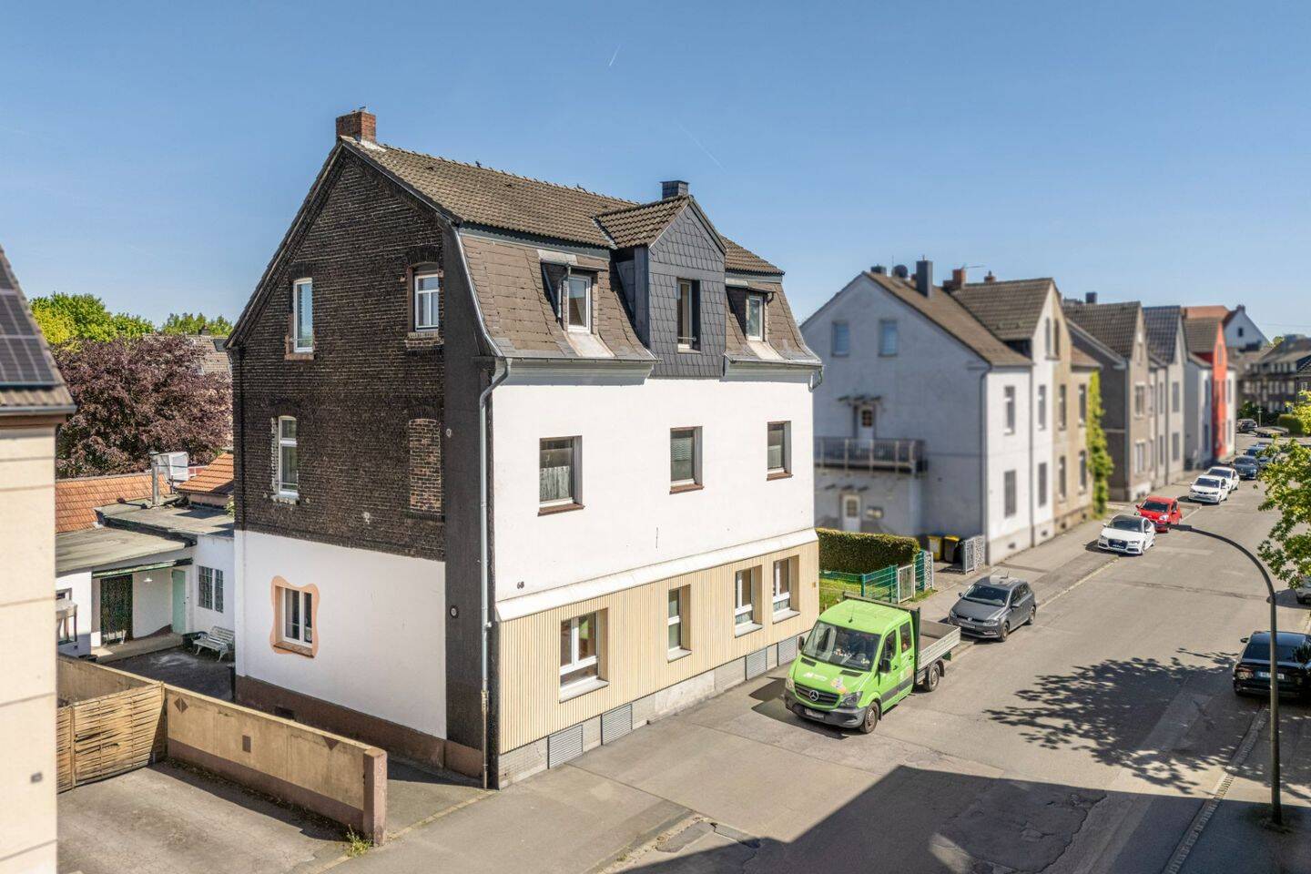 Thumbnail-Starkes Investment: 3-Familienhaus mit Mietsteigerungspotenzial