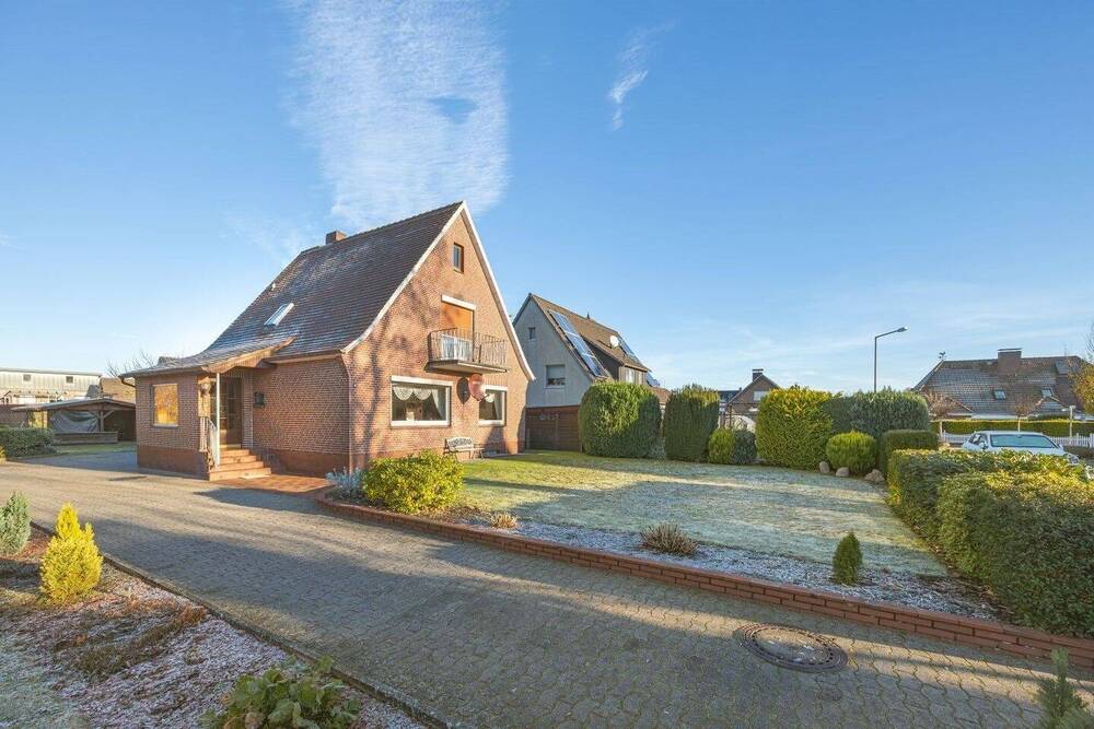 Thumbnail-Solides Einfamilienhaus mit Vollkeller und Doppelgarage in begehrter Lage