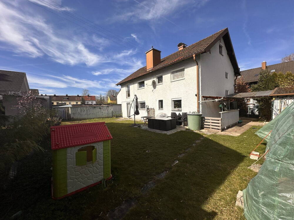 Thumbnail-Freistehendes Zweifamilienhaus mit großem Garten in ruhiger Lage