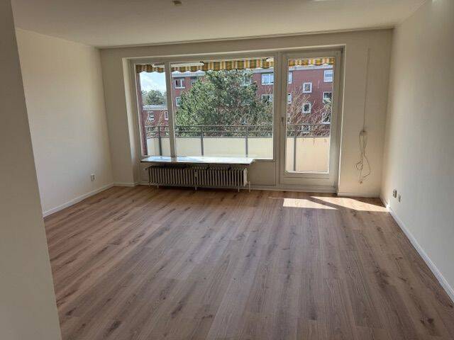 Thumbnail-HH-Lurup Renovierte 3 Zi.-Whg.79m², Vollbad, Einbauküche, neuer Vinylboden, gr. sonniger Balkon, LIFT etc.