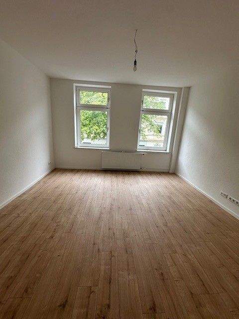 Thumbnail-Helle und frisch renovierte 2-Zimmerwohnung mit große Küche sucht Nachmieter!!!!!