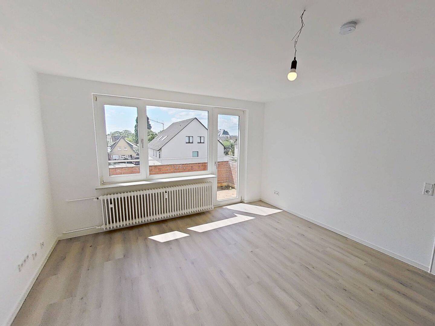 Thumbnail-*FRISCH RENOVIERT* Moderne 2-Zimmer-Wohnung mit Balkon und EBK in Westercelle