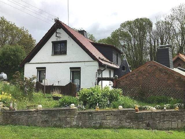 Thumbnail-Einfamilienhaus mit großem Garten in Dederstedt