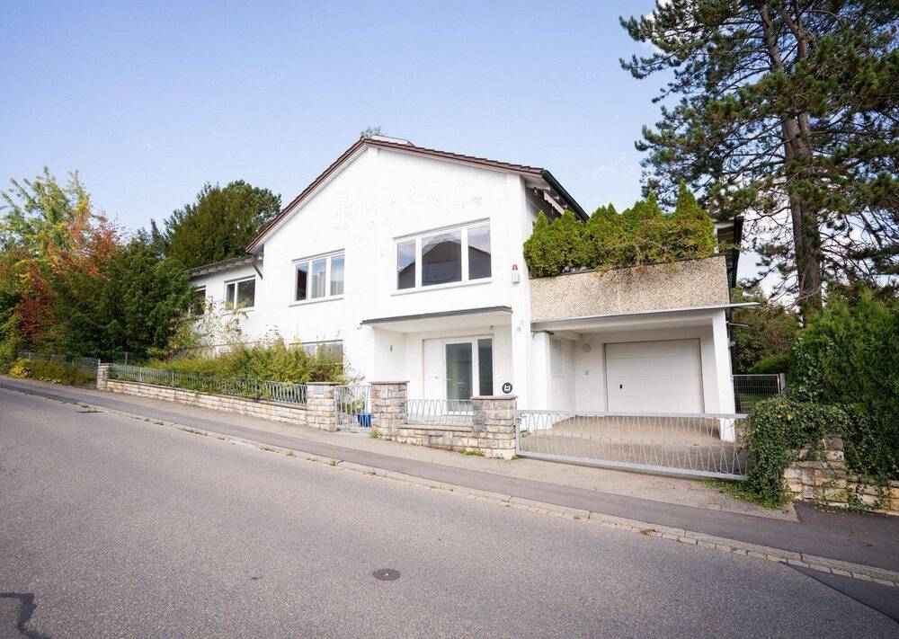 Thumbnail-Großzügiges Einfamilienhaus mit weitläufigem Grundstück & vielfältigem Nutzungspotenzial in Tuttlingen