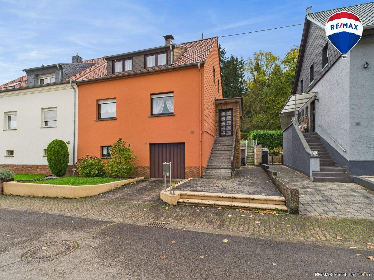 Thumbnail-Klassisches Einfamilienhaus mit Wintergarten und Garage