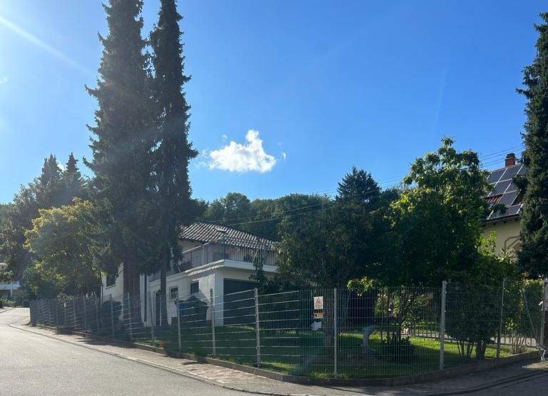 Thumbnail-Freistehendes, großzügiges Komforthaus mit ELW, Wintergarten, Terrasse, Garten und Doppelgarage (zusätzliche Tor-Zufahrt Rückseite) in Freisen OT