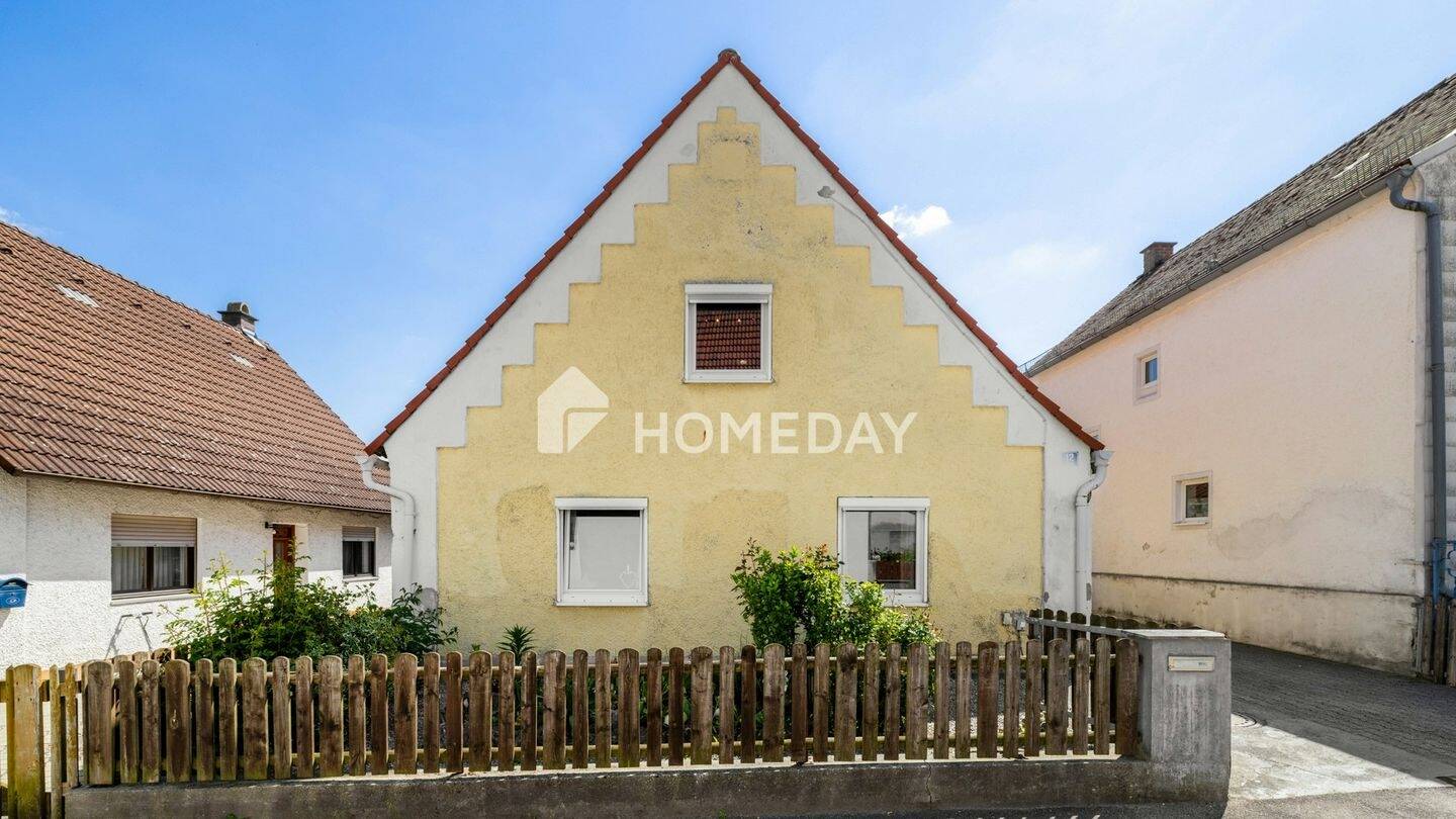 Thumbnail-Solides Einfamilienhaus mit 4 Zimmern, Kamin, Garage & Garten wartet auf neue Ideen