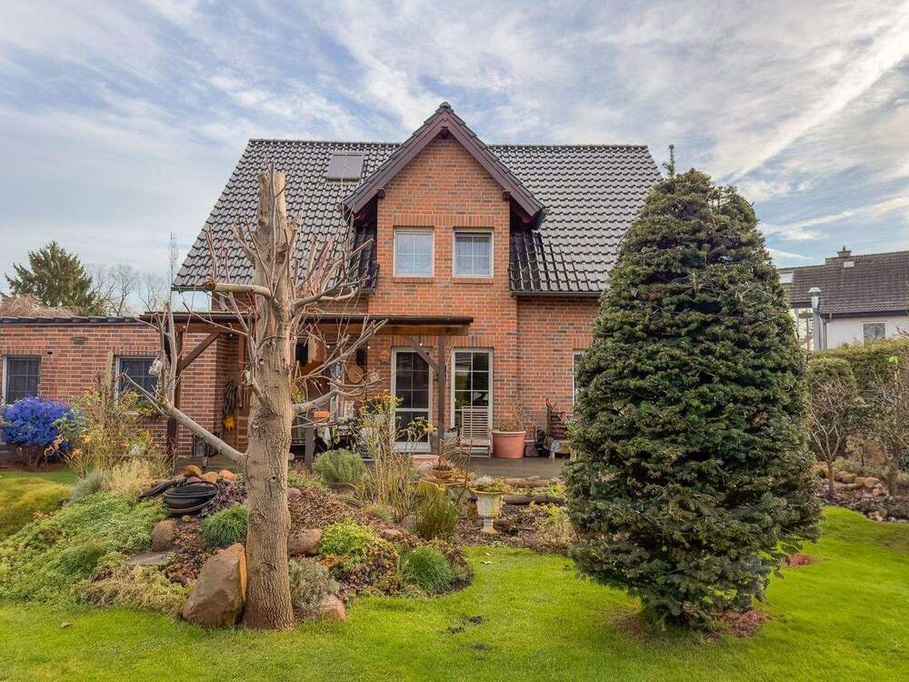 Thumbnail-Massives Einfamilienhaus im mediterranen Stil - nachhaltig investieren - Verkauf mit Nießbrauchrecht