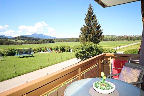 Thumbnail-Morgens Vogelgezwitscher, abends Sonnenuntergang über den Bergen