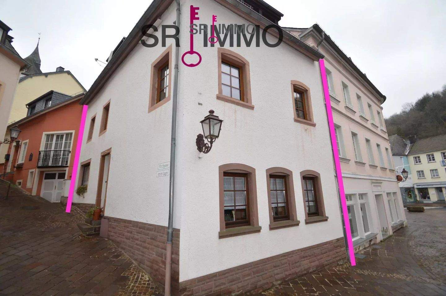 Thumbnail-Schönes Wohnhaus mit charmantem Innenhof und eigener Garage