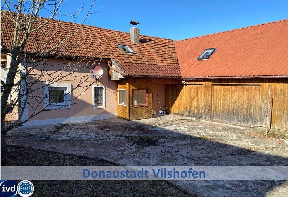 Thumbnail-RESERVIERT! ÄLTERES EINFAMILIENHAUS MIT DOPPELGARAGE UND NEBENGEBÄUDE