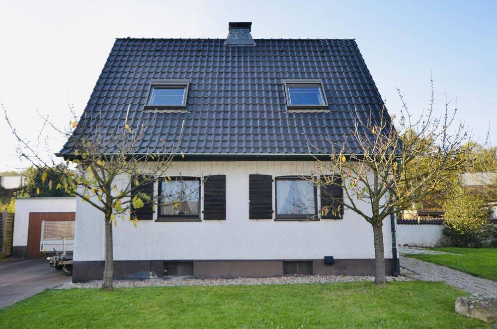 Thumbnail-Für Handwerker und Individualisten. Kleines Haus mit großem Grundstück in Tiefenbroich.