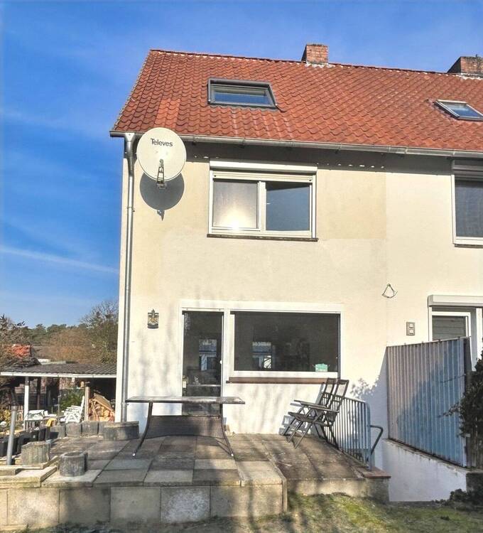 Thumbnail-Modernisiertes Reihenendhaus mit großem Grundstück und solider Mieteinnahme in Bad Bevensen