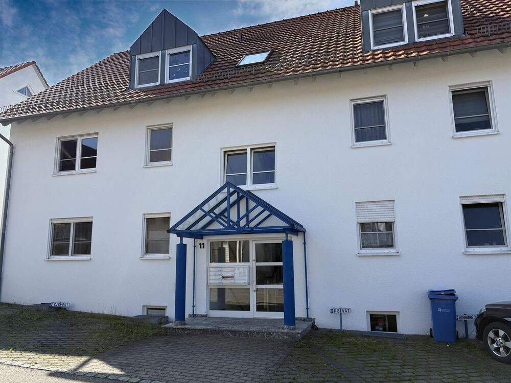 Thumbnail-Schöne und gepflegte Dachgeschosswohnung in Laupheim mit Tiefgaragen-Platz