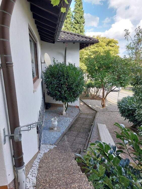 Thumbnail-FREISEN! Freistehendes, großzügiges Komforthaus mit Einliegerwohnung, Wintergarten, Terrasse, Garten und Doppelgarage (+Tor-Zufahrt Rückseite)