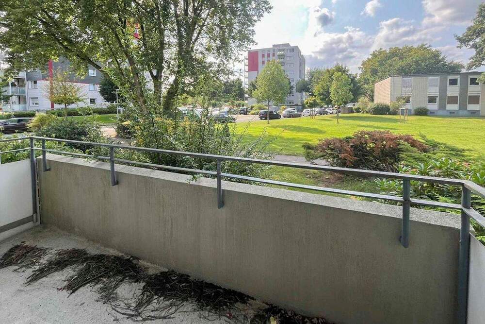 Thumbnail-Paketverkauf - Zwei bezugsfreie 3-Zimmer-Whg mit zwei Reihengaragen