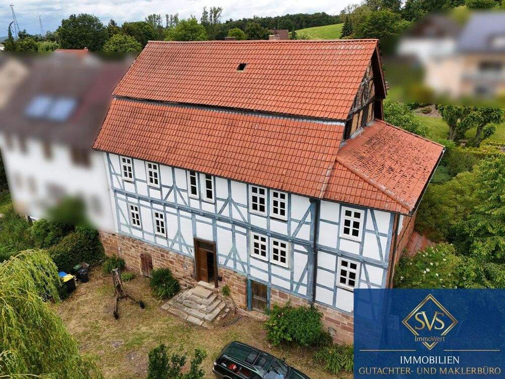 Thumbnail-Großes Denkmalgebäude auf großem Grundstück in Malsfeld-Elfershausen.
