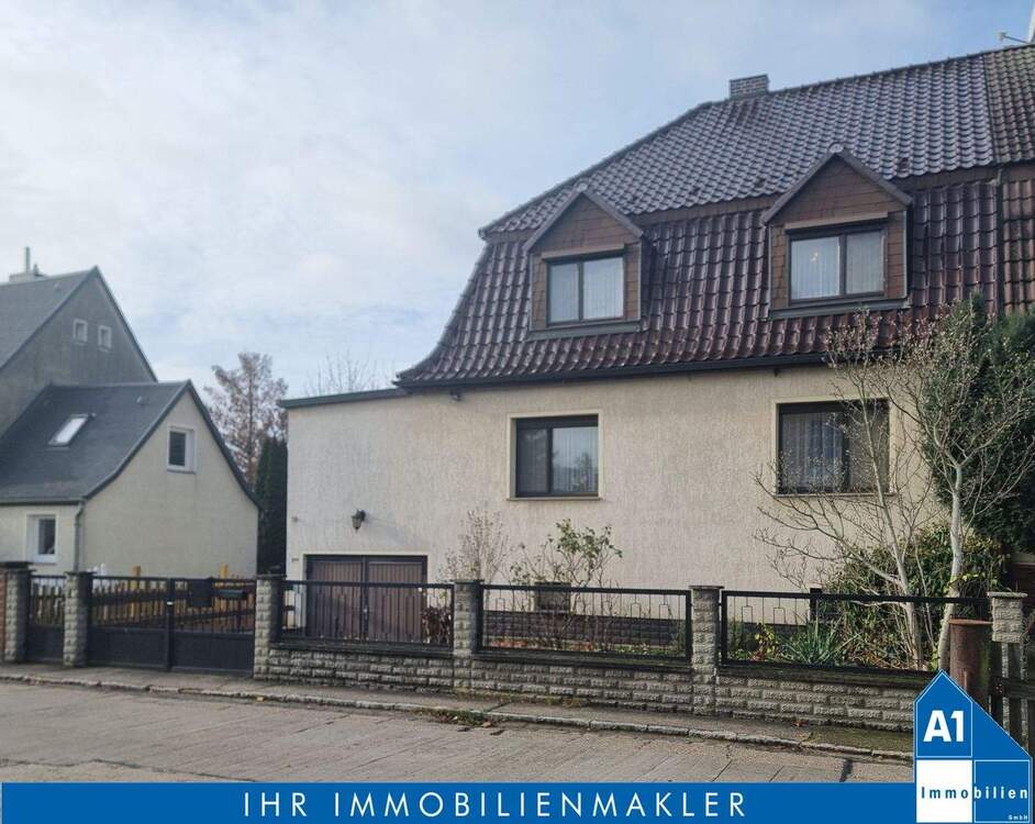 Thumbnail-Einfamilienhaus mit Tiefgarage und großem Außenpool im Süd-Osten von Halle (Saale)