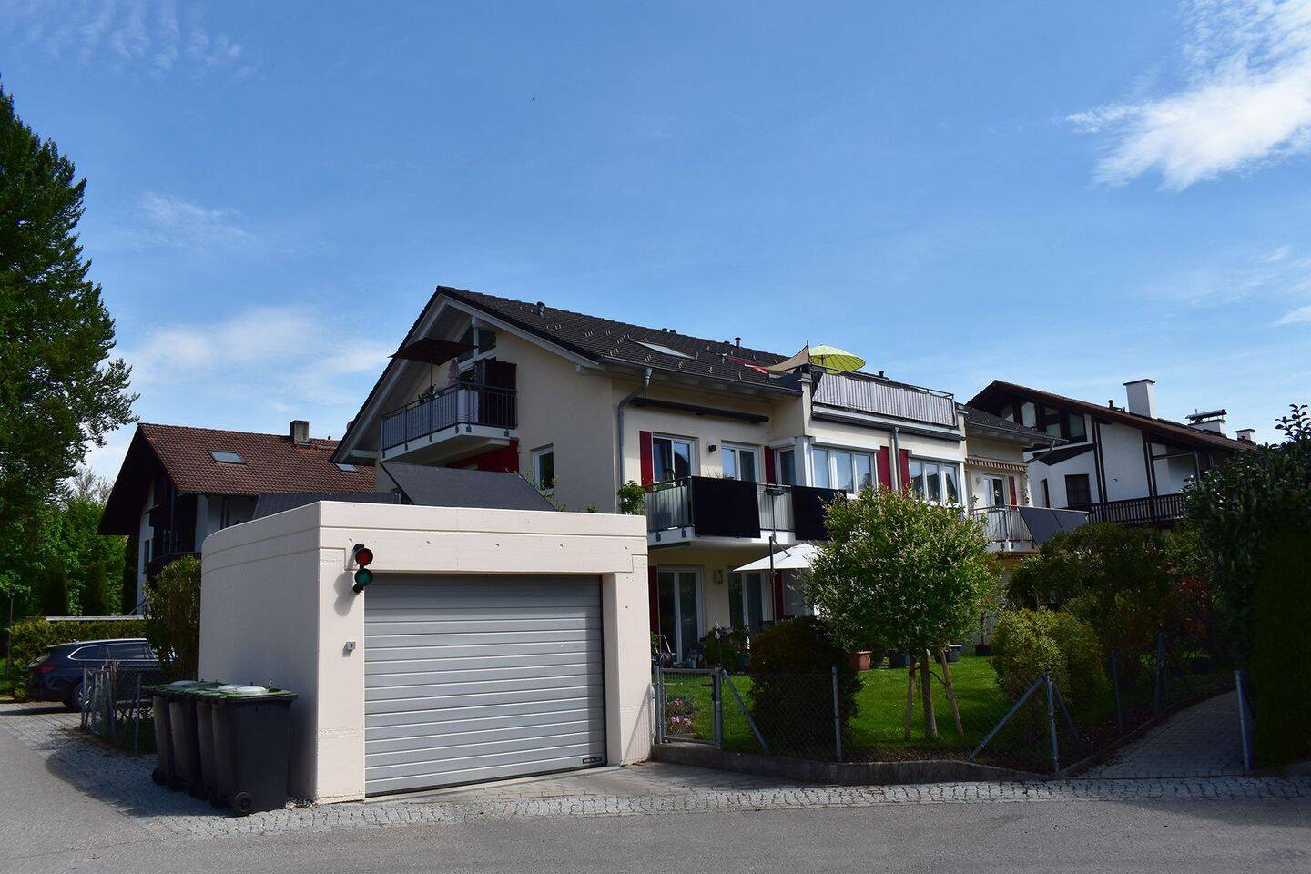Thumbnail-ATTRAKTIVE UND GEPFLEGTE 3-ZIMMER-ETW MIT DACHTERRASSE UND BALKON IN RUHIGER LAGE - MIT LIFT -