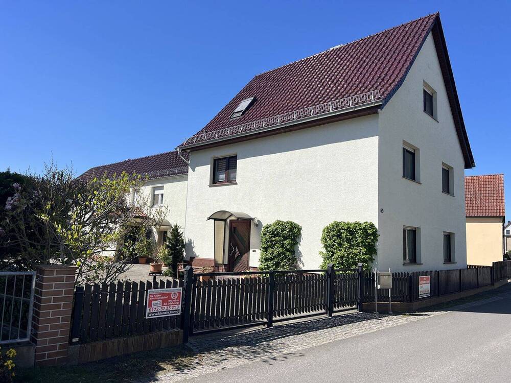 Thumbnail-Großes Wohnanwesen mit Haupthaus, Nebenwohnung, Nebengelass und Garagen - sofort beziehbar