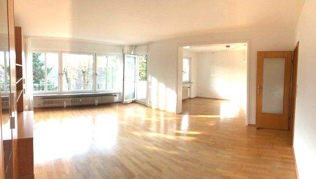 Thumbnail-TOP: Grosszügige 3,5 Zimmer Wohnung mit EBK, Balkon, Terrasse am Rande der Weinberge - zentrumsnah!