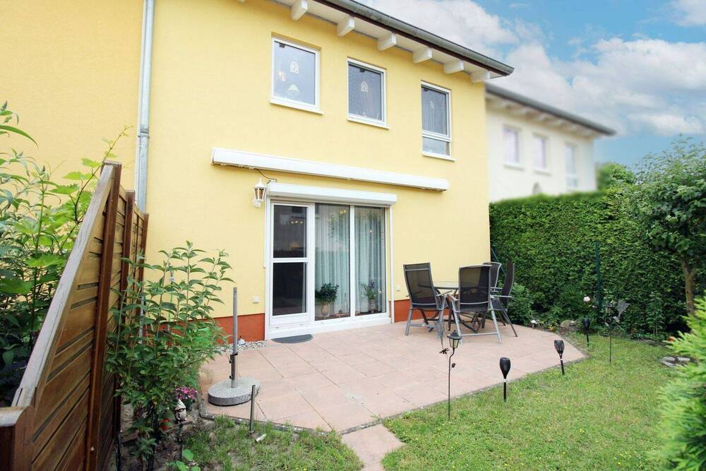 Außenansicht hinten mit Terrasse