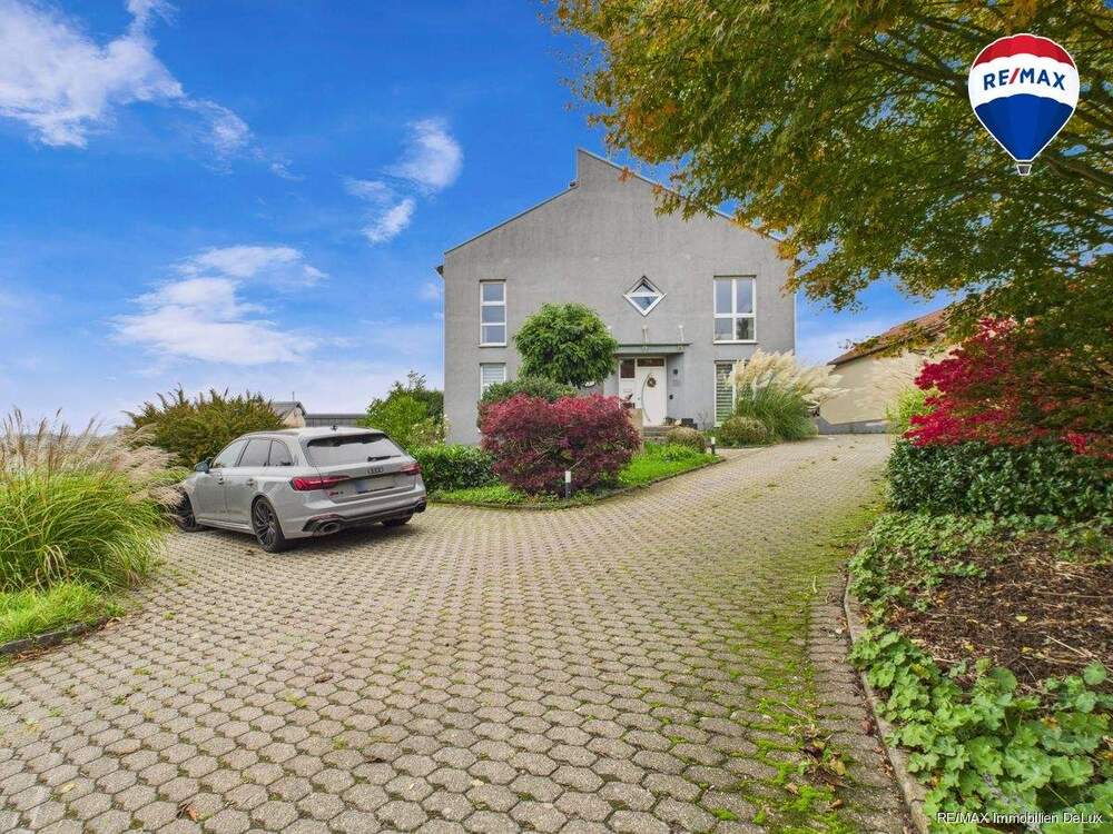 Thumbnail-Geräumiges Einfamilienhaus mit weitläufigem Grundstück