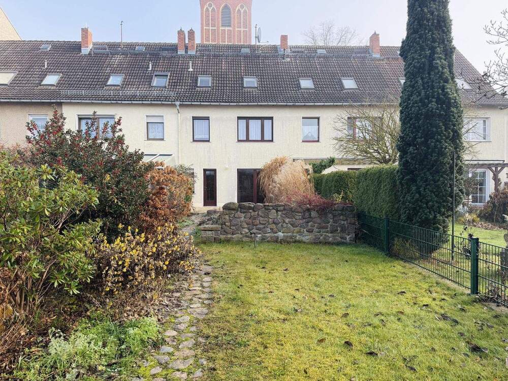 Thumbnail-Reihenmittelhaus mit Gartenidylle im Stadtkern von Wittenberge - nur wenige Schritte von der Elbe entfernt