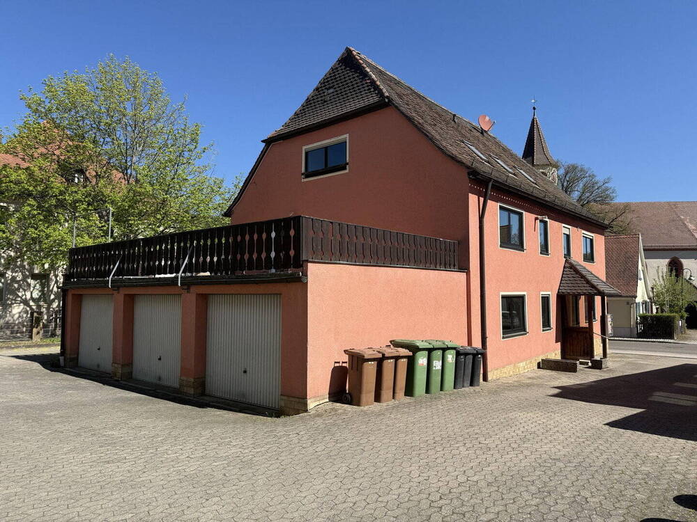 Thumbnail-3-Familienhaus in Ansbach-Schalkhausen - leerstehend, sofort bezugsfrei