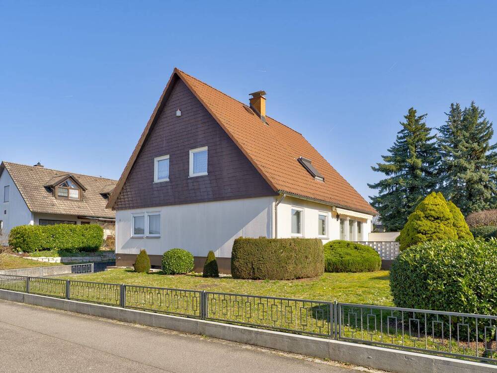Thumbnail-Großzügiges Einfamilienhaus mit ELW & schön angelegtem Garten