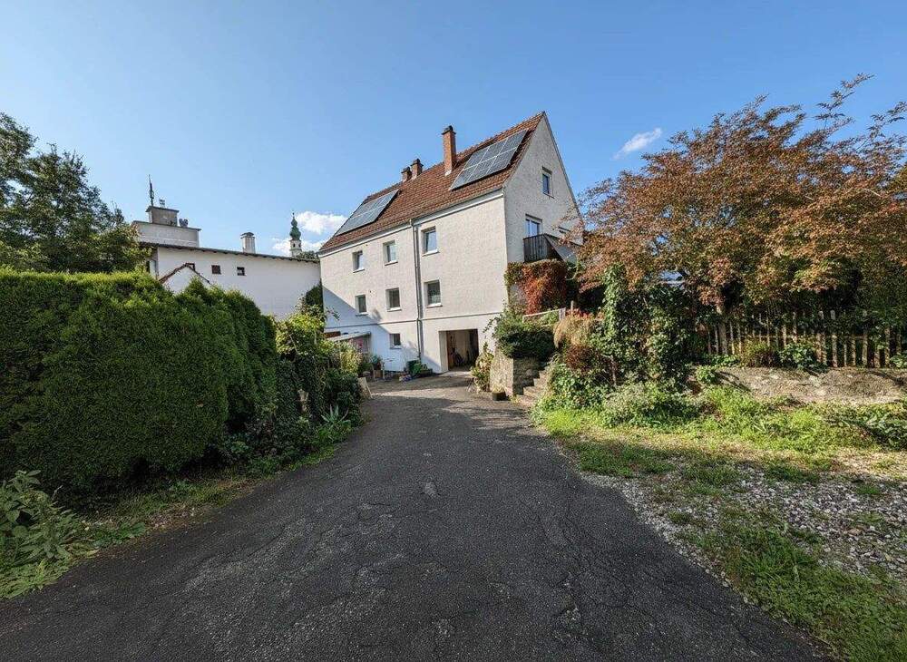 Thumbnail-Ein Zweifamilienhaus mit Geschichte – und Zukunft: Ihr Zuhause mit PV, Garten & Ausbaureserve