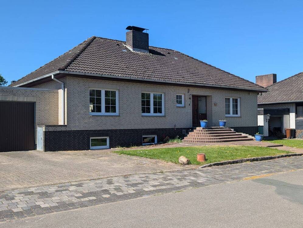 Thumbnail-modernisierter 4-Zimmer-Bungalow mit Vollkeller & Garage