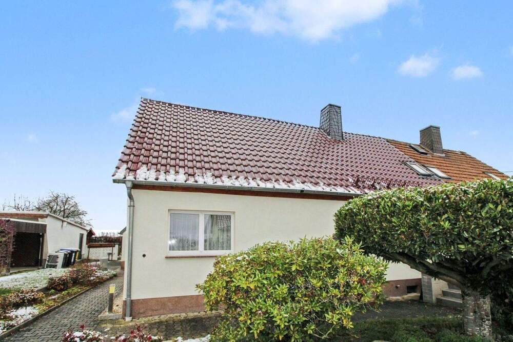 Thumbnail-Bezugsfreie Doppelhaushälfte mit Einliegerwohnung in ruhiger Feldrandlage