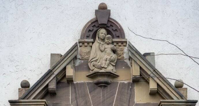 Thumbnail-Bestechende 4 Zi. Terrassen- Gartenwhg. in historischem Neugotik Ensemble in Bestlage Würzburg Sanderau, unvermietet leer