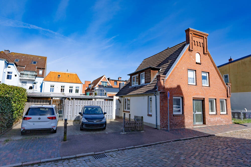 Thumbnail-Zweifamilienhaus mit großem Entwicklungspotenzial in zentraler Lage von Heide