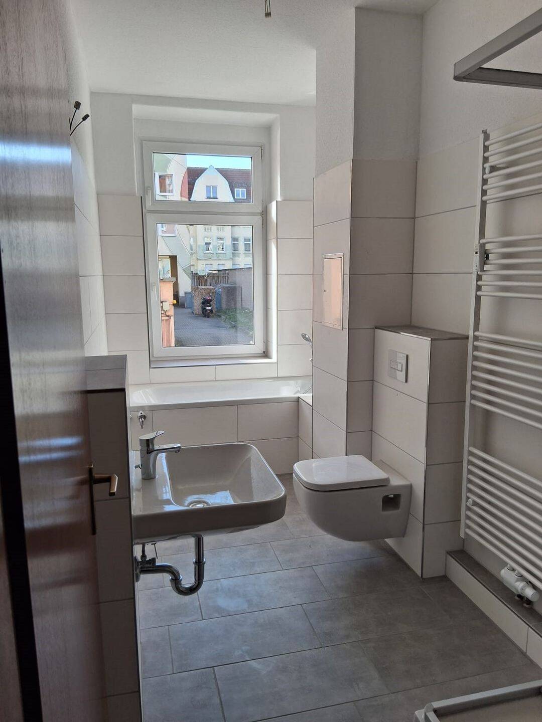 Thumbnail-Neu sanierte 4-R-Wohnung In MD.Stadtfeld Ost 104 im EG. mit BLK. zu vermieten