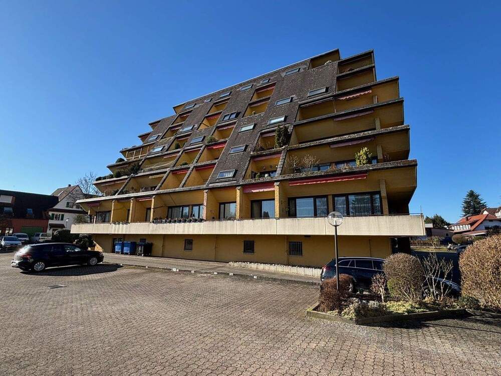 Thumbnail-Helle 1-2-Zimmer-Wohnung mit Balkon und PKW-Stellplatz