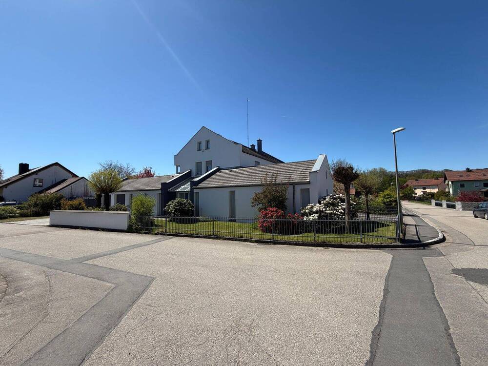 Thumbnail-Modernes Wohnhaus mit multifunktionalem Anbau in Nabburg