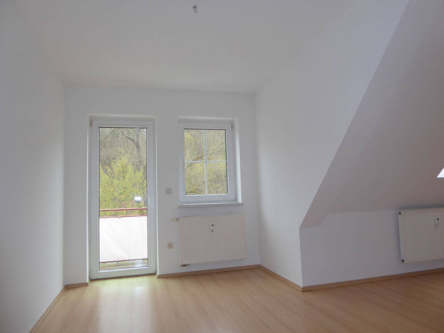 Thumbnail-Schöne 2-Zimmer-Dachgeschosswohnung mit Balkon im Rudolspark