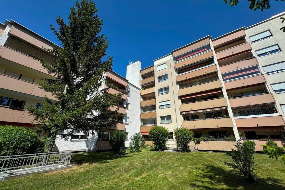 Thumbnail-Großzügige 4-Zimmer-Wohnung im 5. OG - viel Platz über den Dächern!