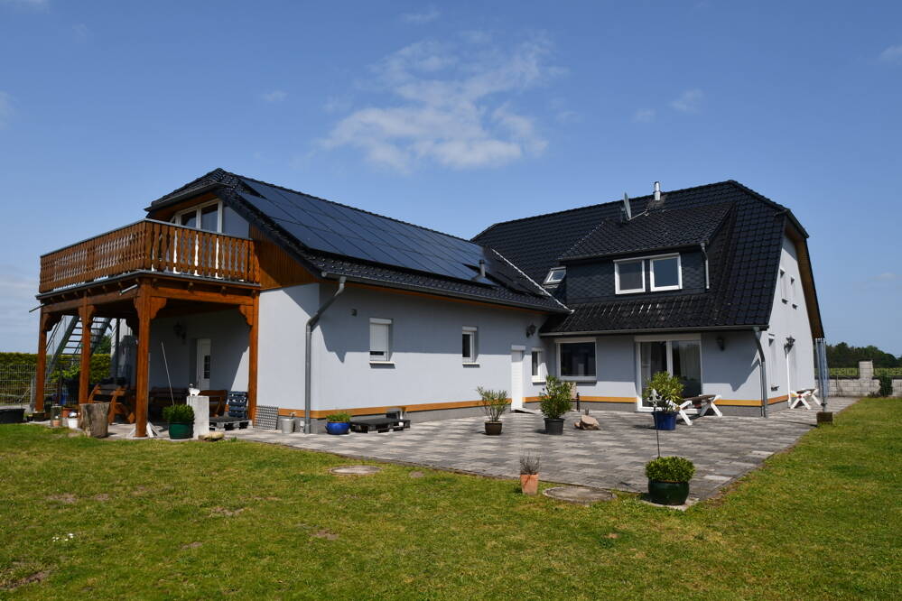 Thumbnail-Modernes, energieeffizientes Wohnhaus mit Einliegerwohnung und Pferdestall in Fast Alleinlage