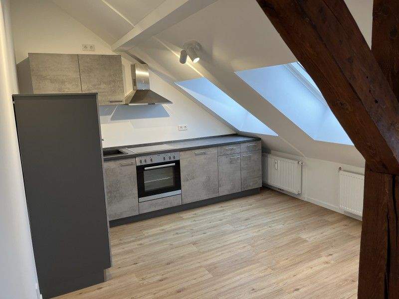 Thumbnail-Schöne 2-Zimmerwohnung - DG - Duschbad - Einbauküche - Renoviert - Kein Aufzug